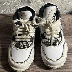 WHITE/VOLT AIR JORDAN 4 RETRO SE DC4101-100 13.5 GOOD CONDITION